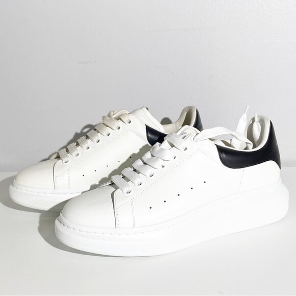 Alexander McQueen Men's Oversized Sneaker in White/Black - Picture 4 of 9